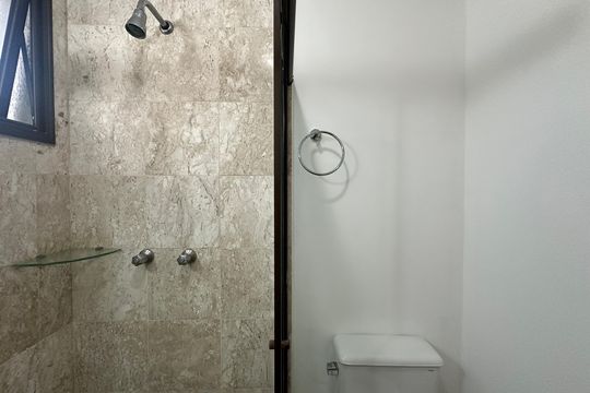 Banheiro da Suíte 2 de apartamento para alugar com 3 quartos, 130m² em Alphaville Industrial, Barueri