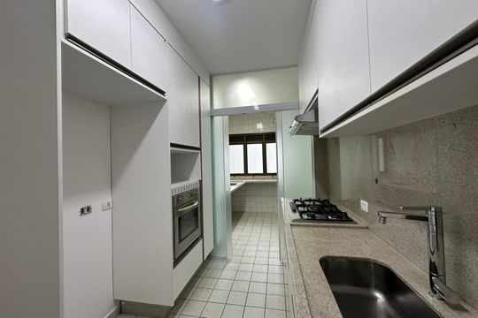 Cozinha de apartamento para alugar com 3 quartos, 130m² em Alphaville Industrial, Barueri