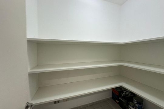 Despensa de apartamento para alugar com 3 quartos, 130m² em Alphaville Industrial, Barueri