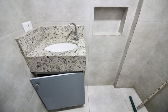 Banheiro de apartamento para alugar com 2 quartos, 45m² em Vila Santa Teresa (zona Leste), São Paulo