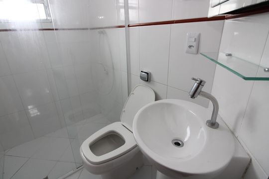 Banheiro de casa de condomínio à venda com 2 quartos, 62m² em Jardim Matarazzo, São Paulo