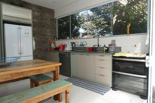 Cozinha de casa de condomínio para alugar com 6 quartos, 600m² em Jardim Indaia, Embu das Artes