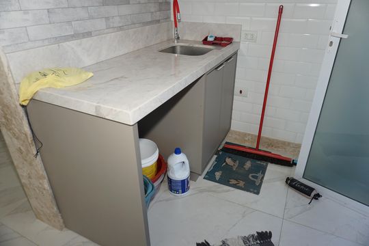 Lavanderia de casa de condomínio para alugar com 6 quartos, 600m² em Jardim Indaia, Embu das Artes