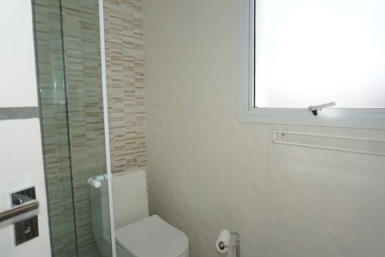 Banheiro da Suíte 2 de casa de condomínio para alugar com 6 quartos, 600m² em Jardim Indaia, Embu das Artes