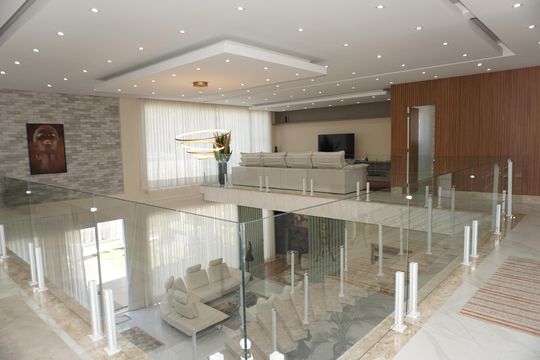 Corredor de casa de condomínio para alugar com 6 quartos, 600m² em Jardim Indaia, Embu das Artes
