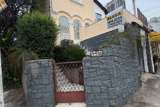 Fachada de casa para alugar com 4 quartos, 210m² em Perdizes, São Paulo