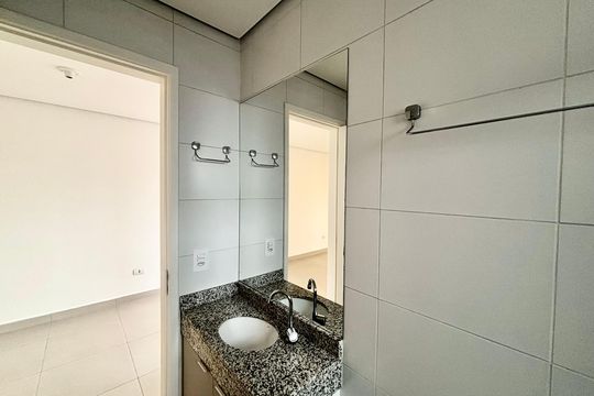 Banheiro de apartamento para alugar com 2 quartos, 49m² em Vila Guilhermina, São Paulo