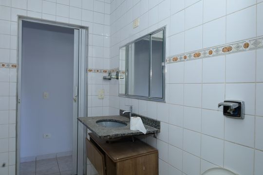 Banheiro de casa para alugar com 3 quartos, 120m² em Jardim Maria Lidia, São Paulo