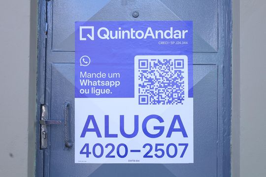 Placa GRANDE instalada no portão do imóvel, dia 05.10.2026 - Código da placa: EWTB-934 de casa para alugar com 3 quartos, 120m² em Jardim Maria Lidia, São Paulo