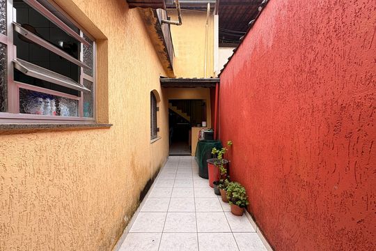 Quintal de casa à venda com 2 quartos, 148m² em Vila Eldizia, Santo André