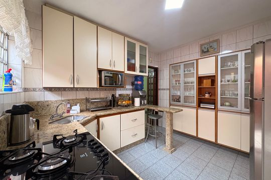 Cozinha de casa à venda com 2 quartos, 148m² em Vila Eldizia, Santo André