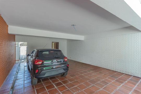 Garagem de casa para alugar com 5 quartos, 360m² em Serra, Belo Horizonte