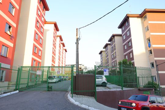 Placa GRANDE instalado na fachada do condomínio, dia 26.09.2026 - Código da placa: HVTG-219 de apartamento para alugar com 2 quartos, 42m² em Guaianases, São Paulo