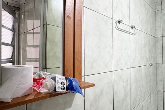 Banheiro de casa para alugar com 2 quartos, 70m² em Vila Picinin, São Paulo
