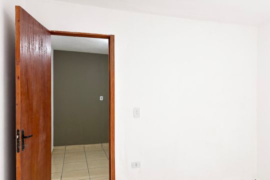 Quarto 1 de casa para alugar com 2 quartos, 70m² em Vila Picinin, São Paulo