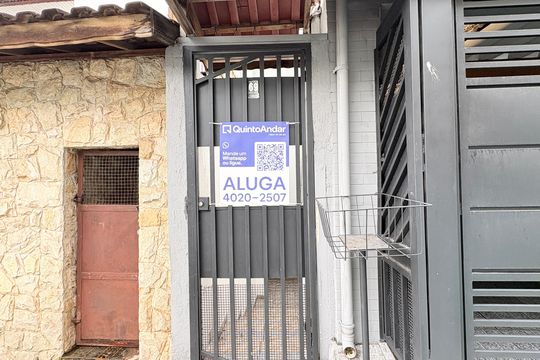 Fachada de casa para alugar com 2 quartos, 70m² em Vila Picinin, São Paulo