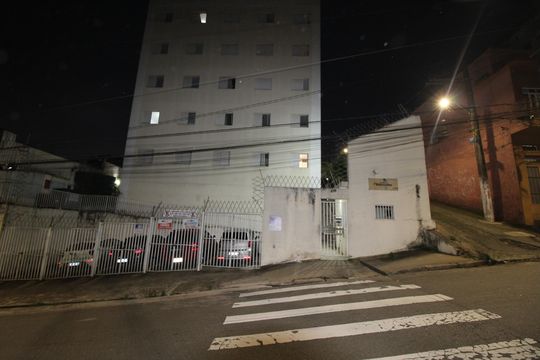 Fachada de apartamento para alugar com 2 quartos, 45m² em Vila Taquari, São Paulo