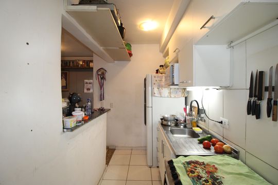 Cozinha de apartamento para alugar com 2 quartos, 45m² em Vila Taquari, São Paulo