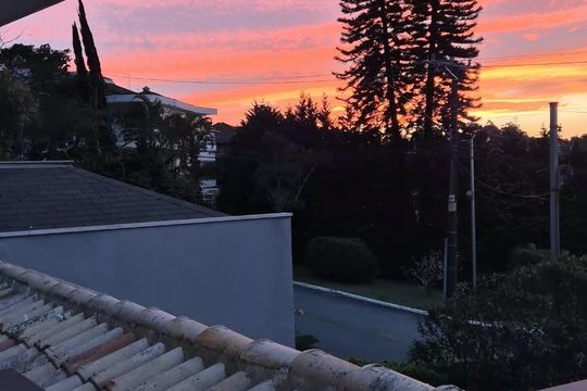 Vista de casa à venda com 3 quartos, 317m² em Morada dos Pinheiros (Aldeia da Serra), Barueri