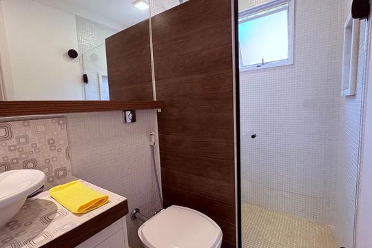 Banheiro de casa à venda com 3 quartos, 317m² em Morada dos Pinheiros (Aldeia da Serra), Barueri