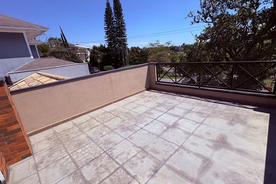 Área externa de casa à venda com 3 quartos, 317m² em Morada dos Pinheiros (Aldeia da Serra), Barueri