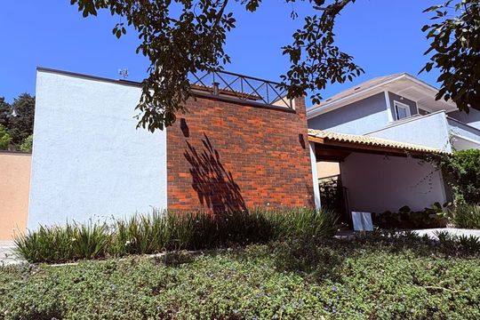 Área externa de casa à venda com 3 quartos, 317m² em Morada dos Pinheiros (Aldeia da Serra), Barueri