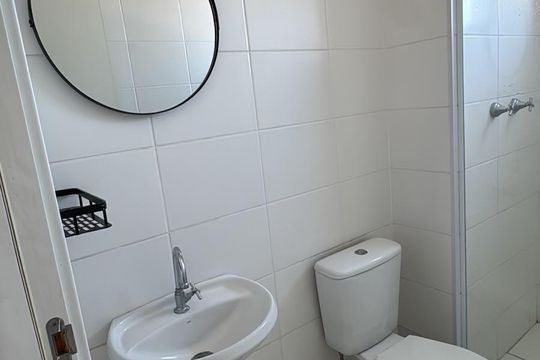 Banheiro 1 de apartamento à venda com 2 quartos, 52m² em Parque São Lourenço, São Paulo
