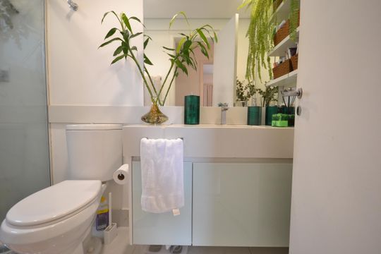 Banheiro de apartamento à venda com 2 quartos, 71m² em Vila Gomes, São Paulo