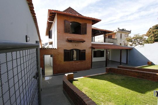 Casa para alugar com 5 quartos, 525m² em Cinquentenario, Belo Horizonte