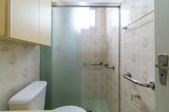 Banheiro de apartamento à venda com 2 quartos, 55m² em Vila do Encontro, São Paulo
