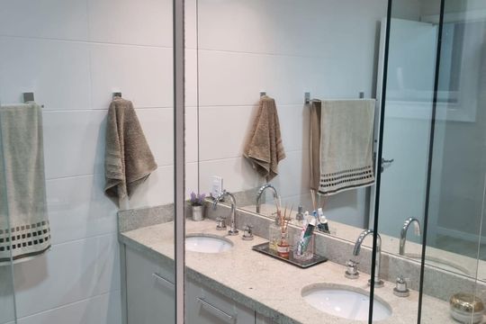 Banheiro Suíte 1 de apartamento à venda com 2 quartos, 96m² em Vila Osasco, Osasco