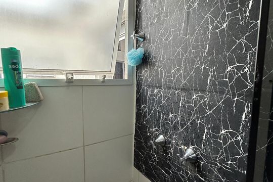 Banheiro de apartamento à venda com 2 quartos, 45m² em Cavalcanti, Rio de Janeiro