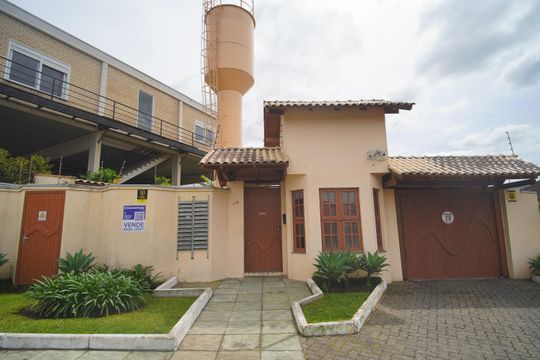Fachada de casa de condomínio à venda com 3 quartos, 112m² em São Jorge, Novo Hamburgo