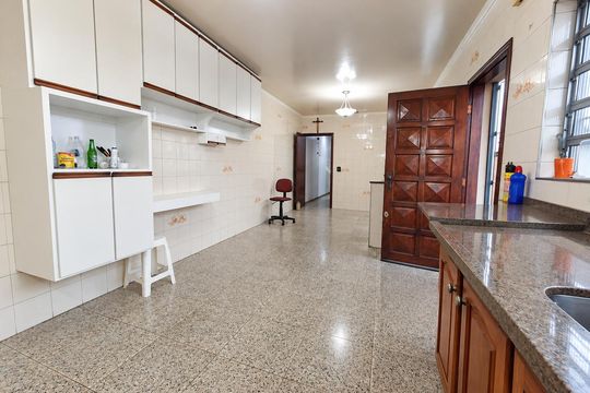 Cozinha de casa à venda com 3 quartos, 373m² em Rio Pequeno, São Paulo