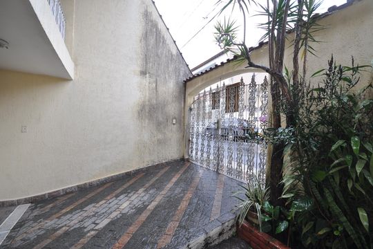 Garagem de casa à venda com 4 quartos, 190m² em Vila Nivi, São Paulo