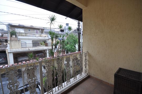 Sacada do Quarto 2 de casa à venda com 4 quartos, 190m² em Vila Nivi, São Paulo