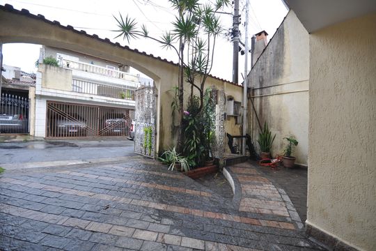 Garagem de casa à venda com 4 quartos, 190m² em Vila Nivi, São Paulo