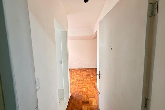 Corredor de kitnet/studio para alugar com 1 quarto, 41m² em Bela Vista, Porto Alegre