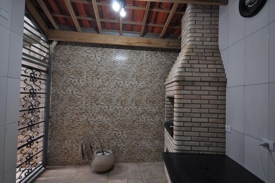 Churrasqueira de casa para alugar com 5 quartos, 140m² em Jardim Flor de Maio, São Paulo