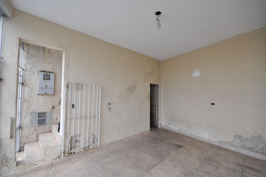 Garagem de casa para alugar com 5 quartos, 140m² em Jardim Flor de Maio, São Paulo