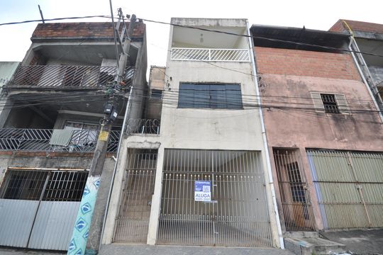 Fachada de casa para alugar com 5 quartos, 140m² em Jardim Flor de Maio, São Paulo
