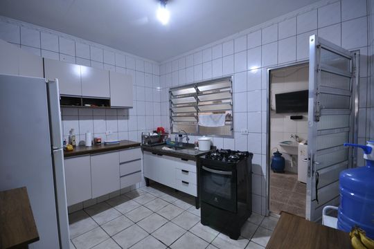 Cozinha de casa para alugar com 5 quartos, 140m² em Jardim Flor de Maio, São Paulo