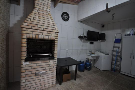 Churrasqueira de casa para alugar com 5 quartos, 140m² em Jardim Flor de Maio, São Paulo