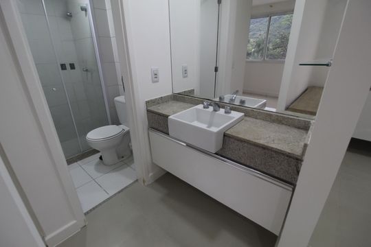 Banheiro de kitnet/studio para alugar com 1 quarto, 35m² em Jacarepaguá, Rio de Janeiro