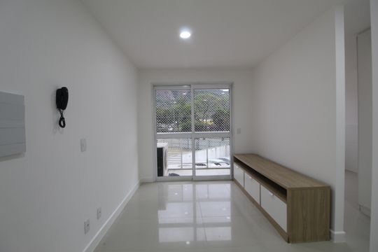 Sala de kitnet/studio para alugar com 1 quarto, 35m² em Jacarepaguá, Rio de Janeiro