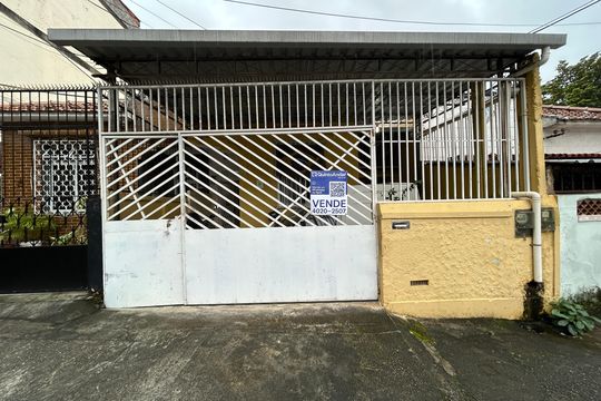 Fachada + placa de casa à venda com 5 quartos, 138m² em Engenho Novo, Rio de Janeiro