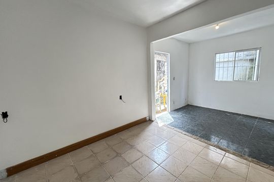 Casa para alugar com 1 quarto, 55m² em Vila Valqueire, Rio de Janeiro