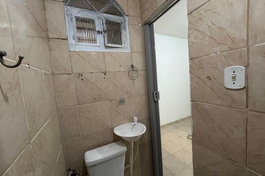 Banheiro da Suíte de casa para alugar com 1 quarto, 55m² em Vila Valqueire, Rio de Janeiro