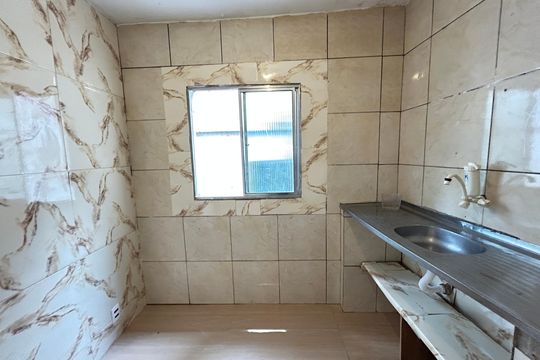 Cozinha de casa para alugar com 1 quarto, 55m² em Vila Valqueire, Rio de Janeiro
