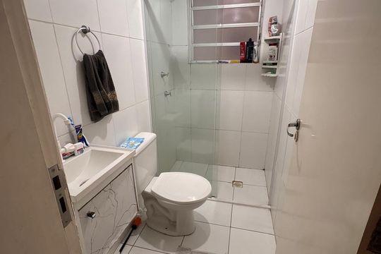 Banheiro de apartamento para alugar com 2 quartos, 47m² em Vila Urupês, Suzano